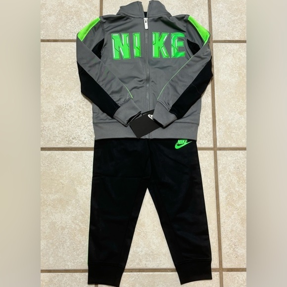 Nike Kids 2-Piece Dri-Fit Zip Jacket and Pull On Pants Set Sz 4 - Picture 2 of 8